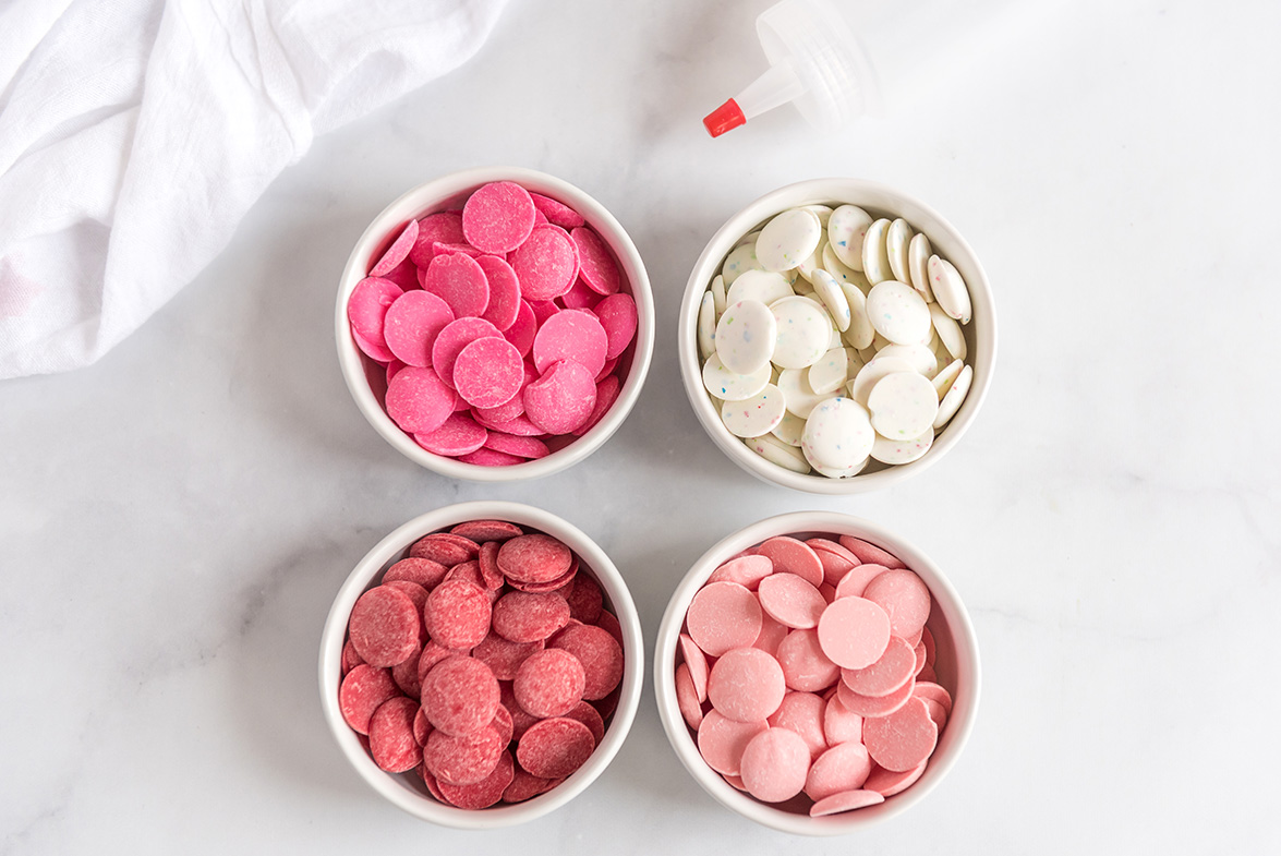 four small bowls with ink and white candy melts 