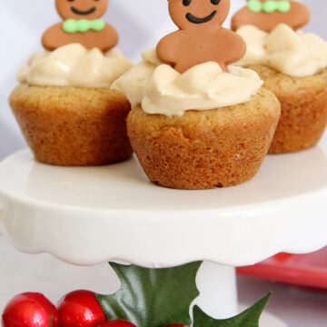 three gingerbread cheesecake cookie cups on a white cake stand.